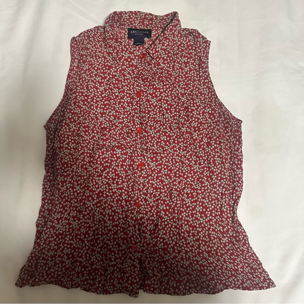 Ann Taylor Sleeveless Red Floral Button-Front Top  100% silk  size 10P